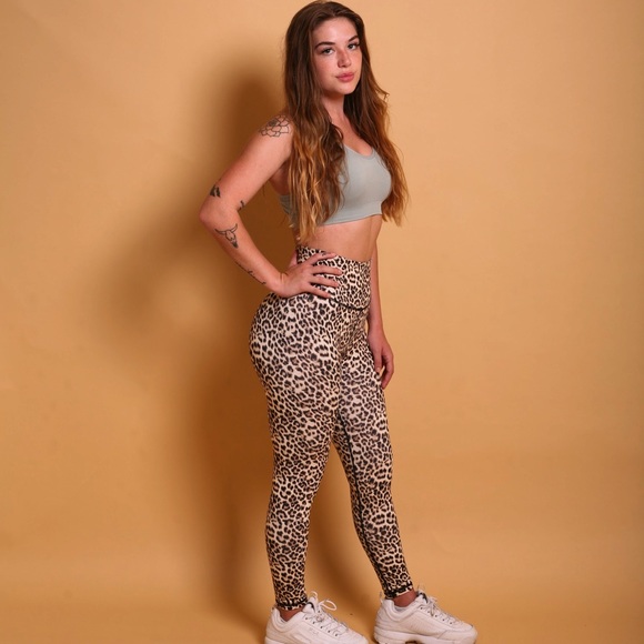 Cheetah Booty Scrunch Leggings π― - Picture 2 of 8